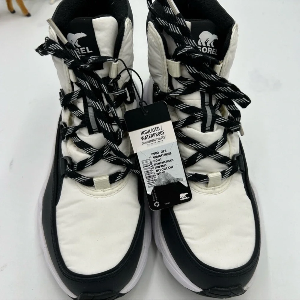 Women’s Sorel lace up insulated/waterproof boots size 8
